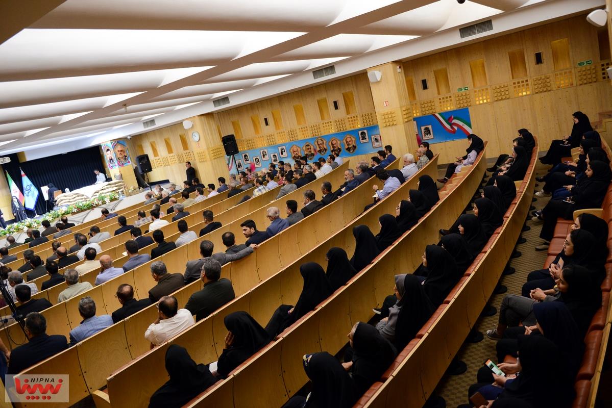 برگزاری آیین گرامیداشت هفته دفاع مقدس با حضور خانواده محترم سردار شهید حاجی زاده در شرکت ملی صنایع پتروشیمی 27